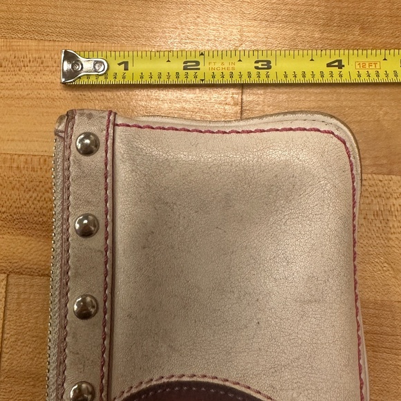 VTG Coach LTD edition Heart wristlet white leather w/pink heart & silver studs - Picture 10 of 10